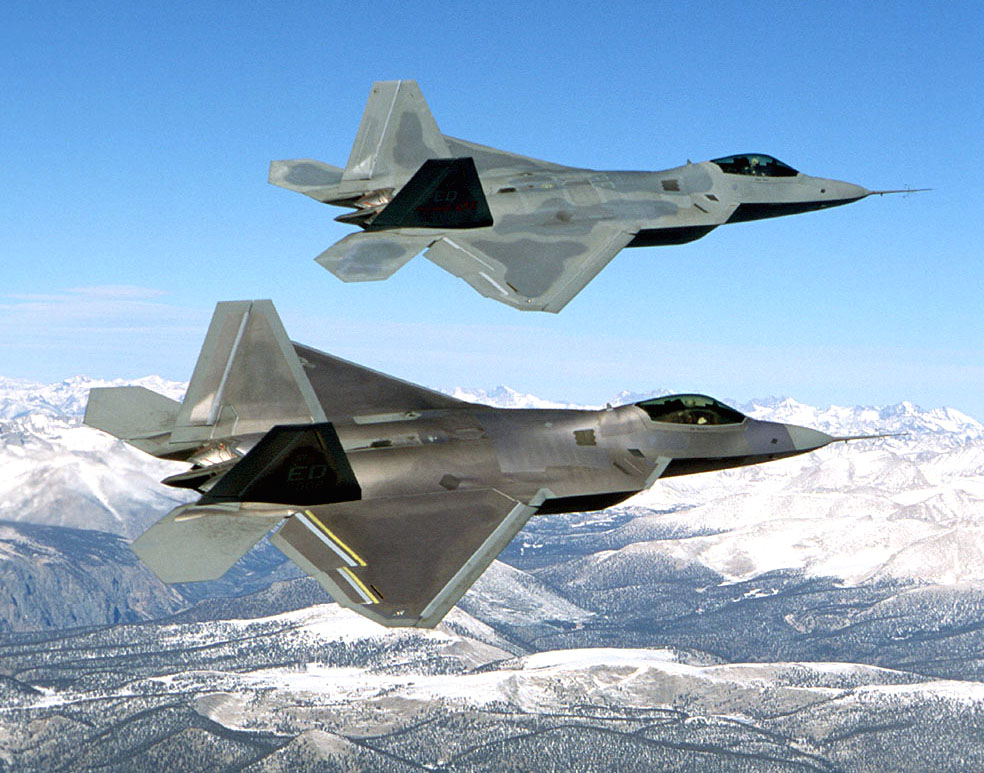 Two_F-22_Raptor_in_flying (1)