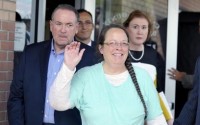 Kentucky clerk Kim Davis interfered with judge’s order, attorney says, Updated