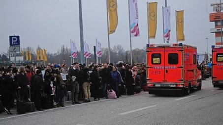 hamburgtoxin_small Hamburg airport halts flights, evacuates in bad air scare World News  