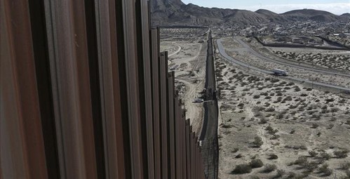 borderfence_small-3 The Immigration Juxtaposition Game Immigration  