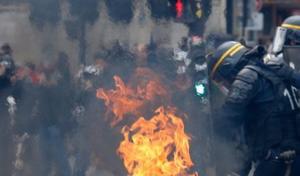 antifaparis_small Antifa Radicals Set Paris ‘May Day’ March Aflame Terrorism  