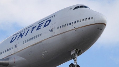 unitedair_small United Airlines flies woman to San Francisco instead of France Headlines  